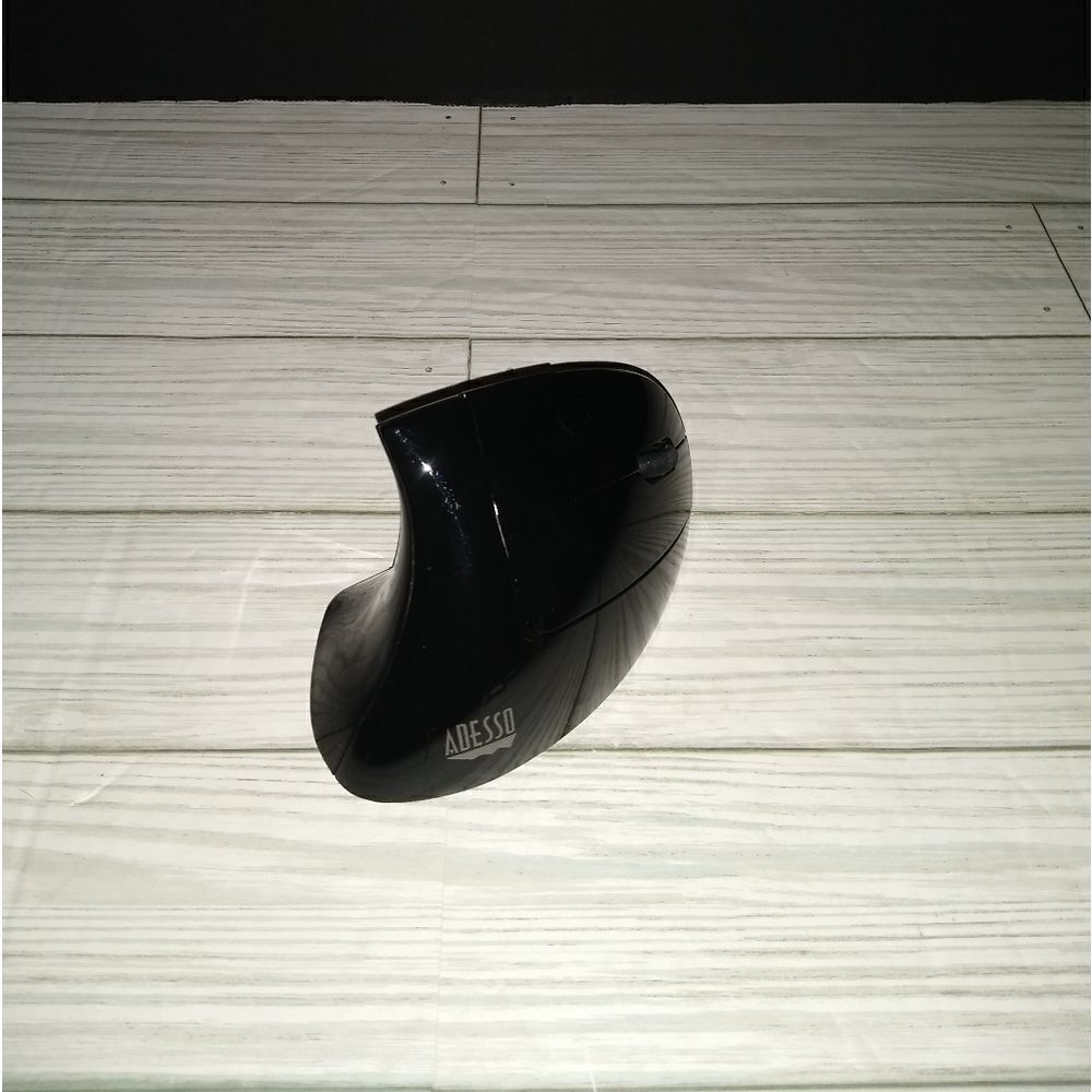 Adesso iMouse E10 2.4 GHz RF Adjustable DPI Wireless Vertical Ergonomic Mouse